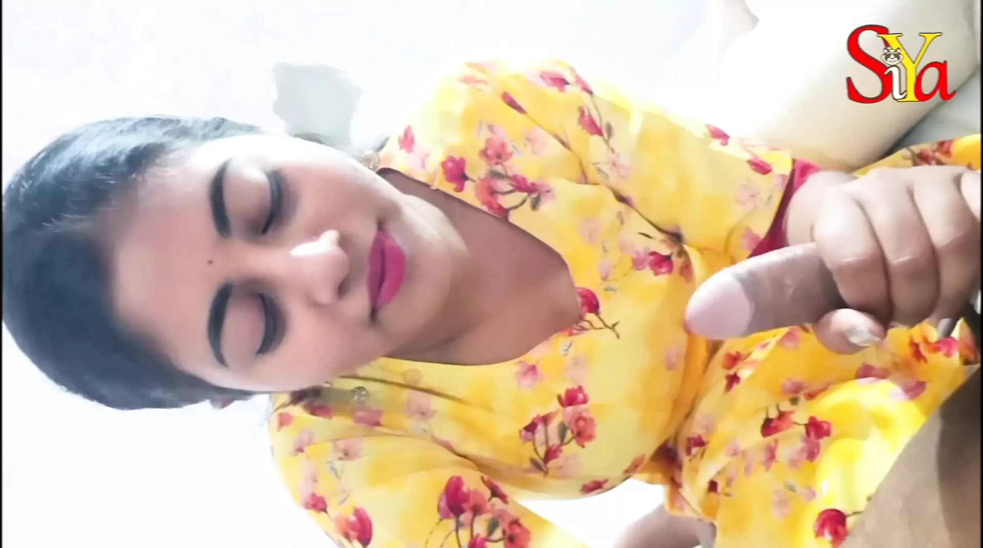 Desi College girlfriend fuck in oyo (Hindi audio)