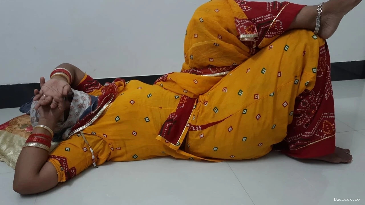 Indian Desi Bhabhi Mood On Full Sex Video Ghaghra Mein Ki Chudai