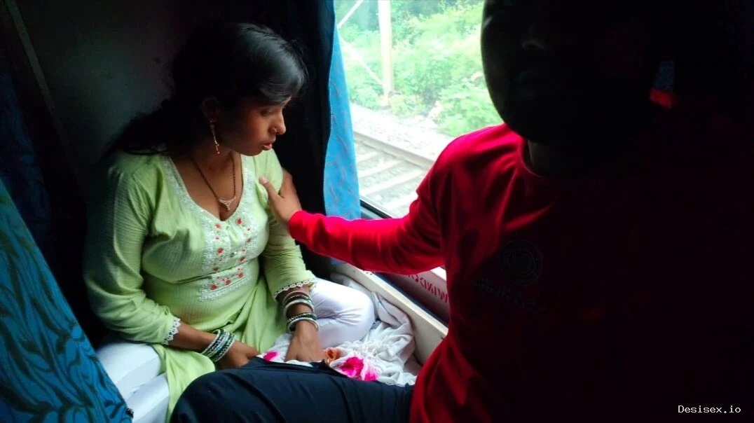 Village desi bhabhi sex – An unknown man came and sat on Bhabhi’s seat and enjoying sexi moment – doggy style bhabhi sex movies in hindi.