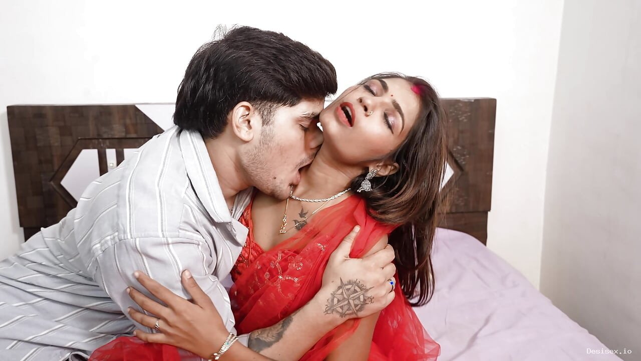 Indian Desi girl celebrated her wedding night with her ex boyfriend hindi porn video,SEXYBHABHIX